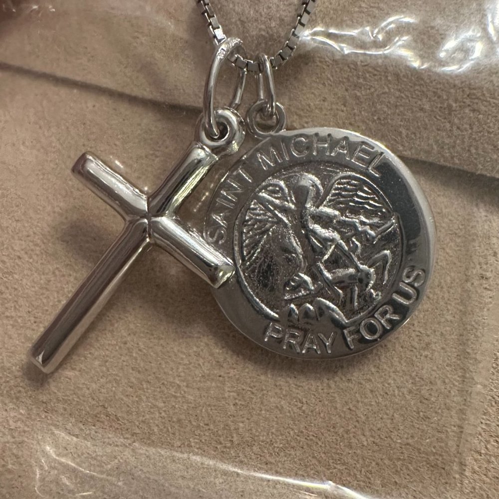 Gorgeous M Jewelers Silver Saint Michaels Neckless  NWT/New